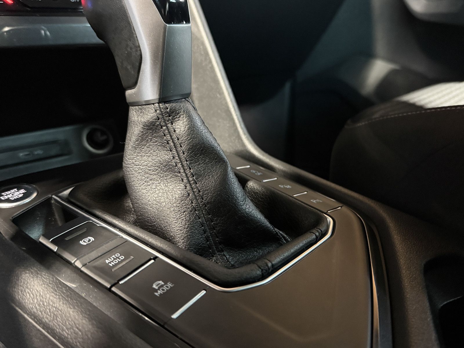 Fahrzeugabbildung Volkswagen Tiguan 2,0 TDI Active DSG *Navi*AHK*Kam*ACC*LED