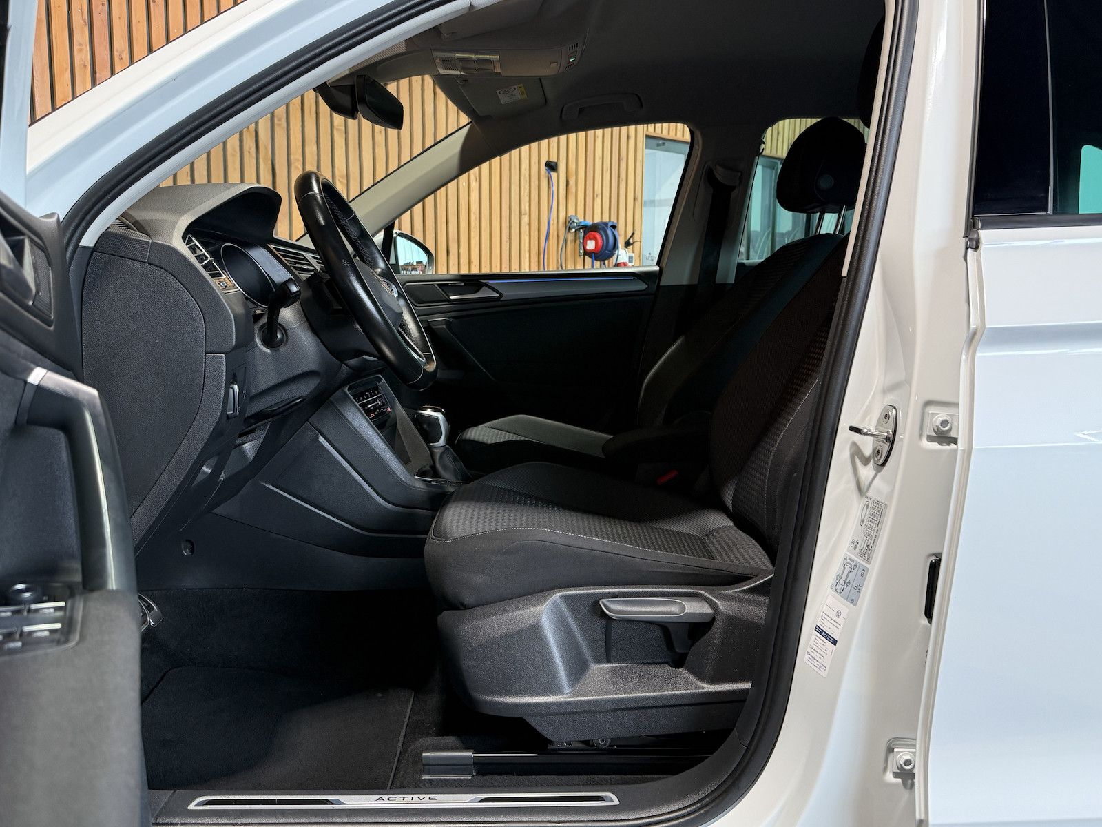 Fahrzeugabbildung Volkswagen Tiguan 2,0 TDI Active DSG *Navi*AHK*Kam*ACC*LED