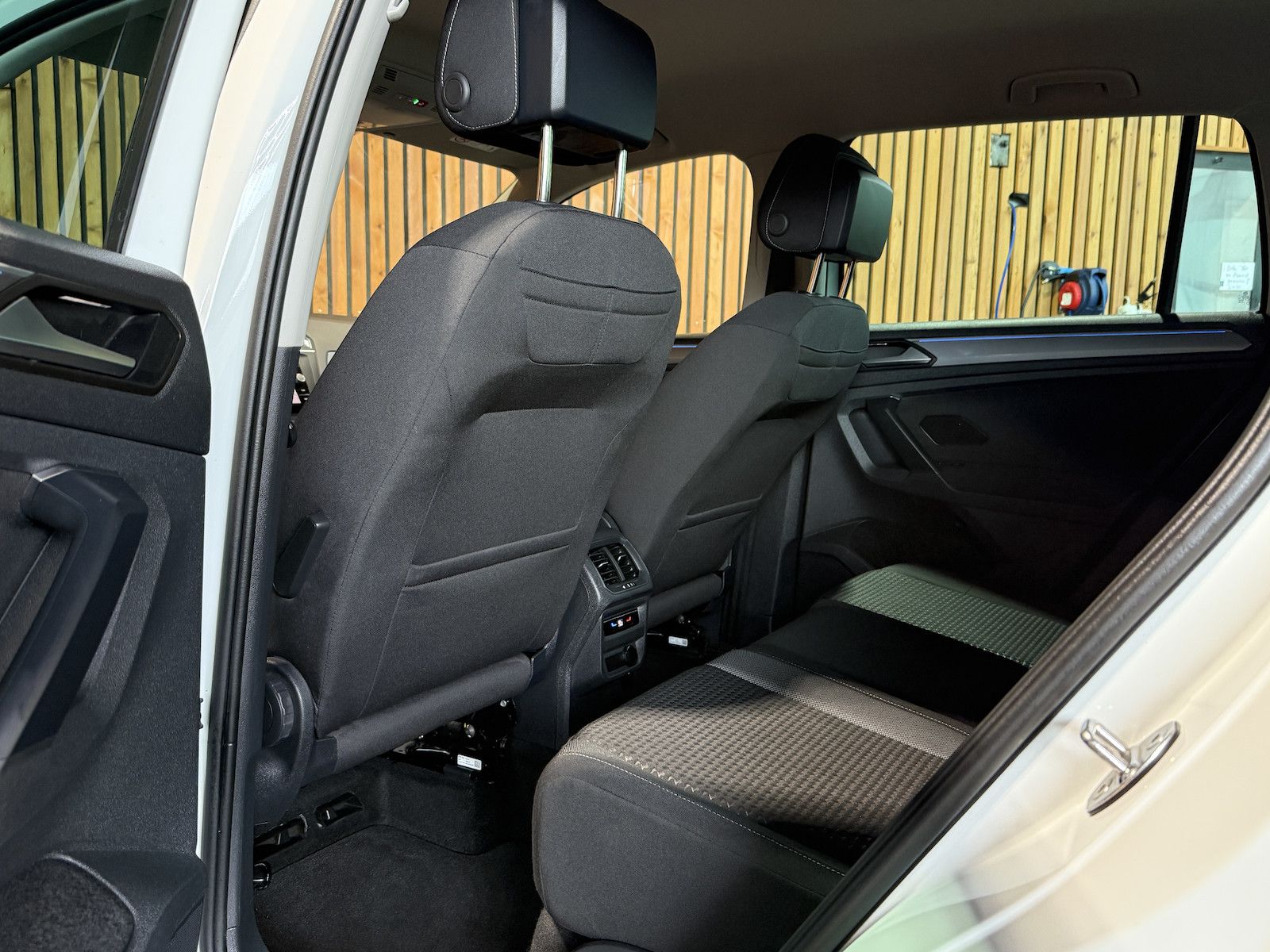 Fahrzeugabbildung Volkswagen Tiguan 2,0 TDI Active DSG *Navi*AHK*Kam*ACC*LED