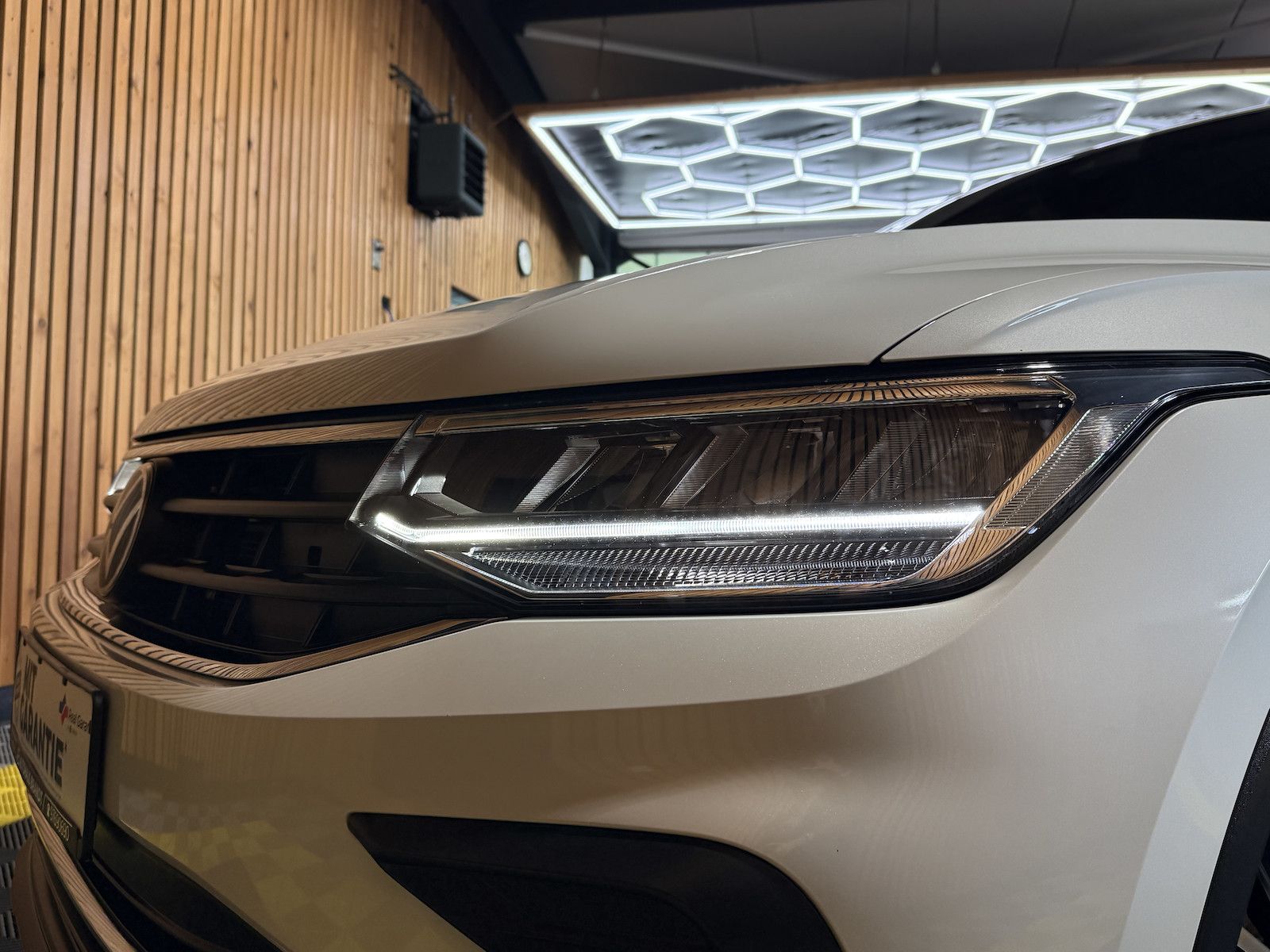 Fahrzeugabbildung Volkswagen Tiguan 2,0 TDI Active DSG *Navi*AHK*Kam*ACC*LED