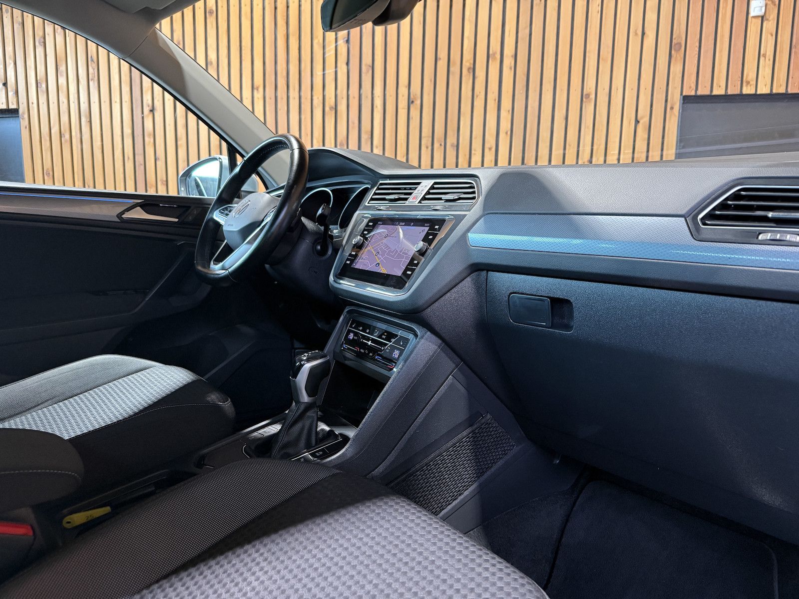 Fahrzeugabbildung Volkswagen Tiguan 2,0 TDI Active DSG *Navi*AHK*Kam*ACC*LED