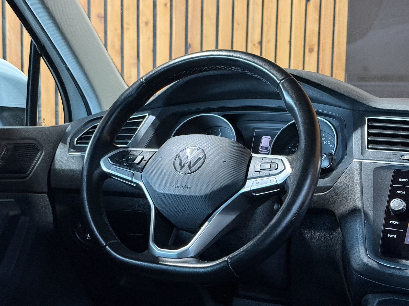 Fahrzeugabbildung Volkswagen Tiguan 2,0 TDI Active DSG *Navi*AHK*Kam*ACC*LED