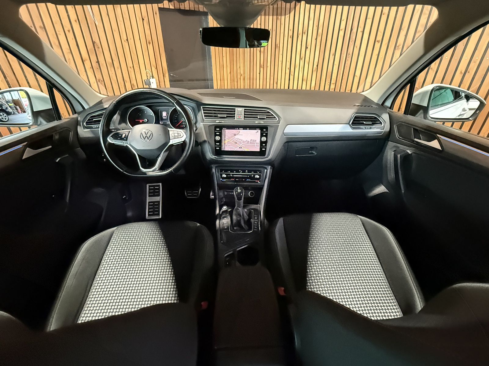 Fahrzeugabbildung Volkswagen Tiguan 2,0 TDI Active DSG *Navi*AHK*Kam*ACC*LED