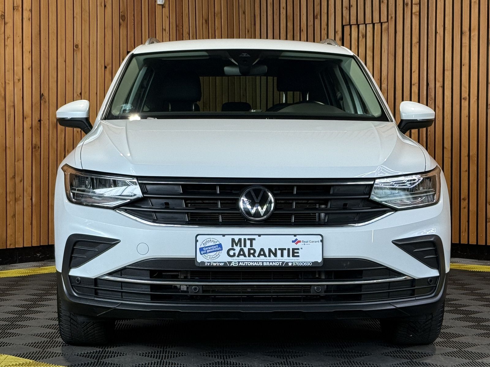 Fahrzeugabbildung Volkswagen Tiguan 2,0 TDI Active DSG *Navi*AHK*Kam*ACC*LED