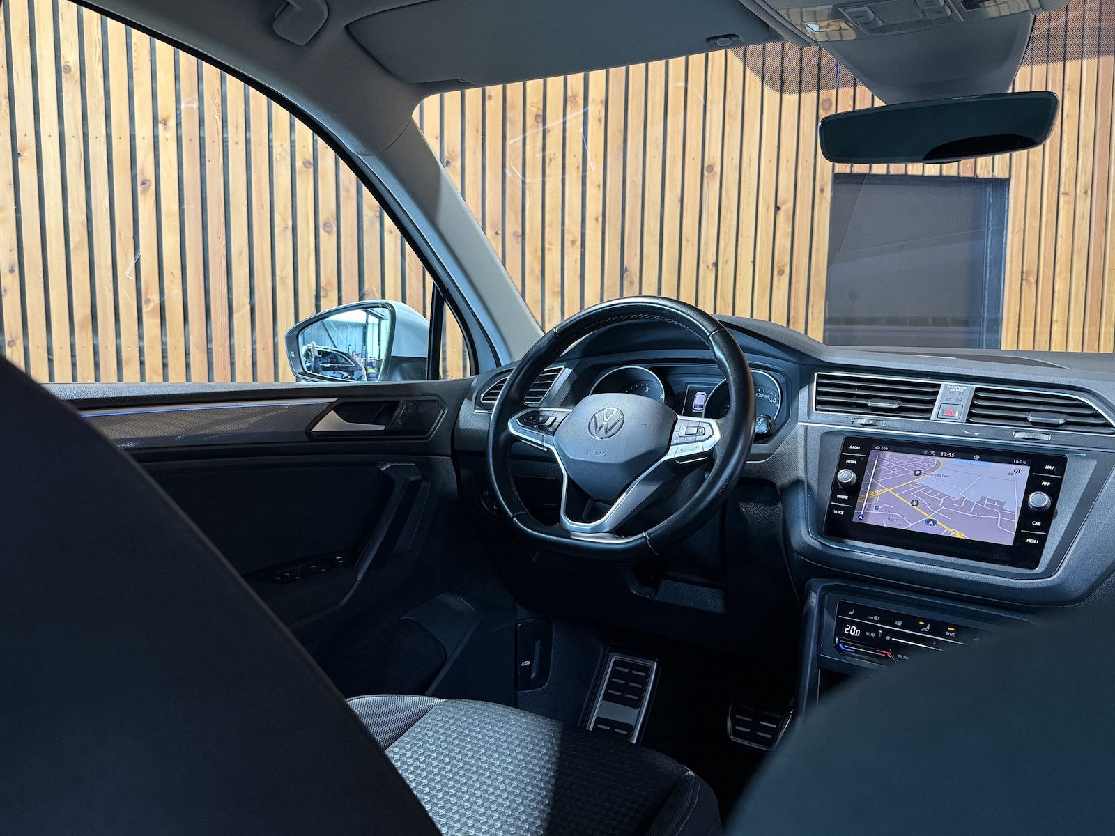 Fahrzeugabbildung Volkswagen Tiguan 2,0 TDI Active DSG *Navi*AHK*Kam*ACC*LED
