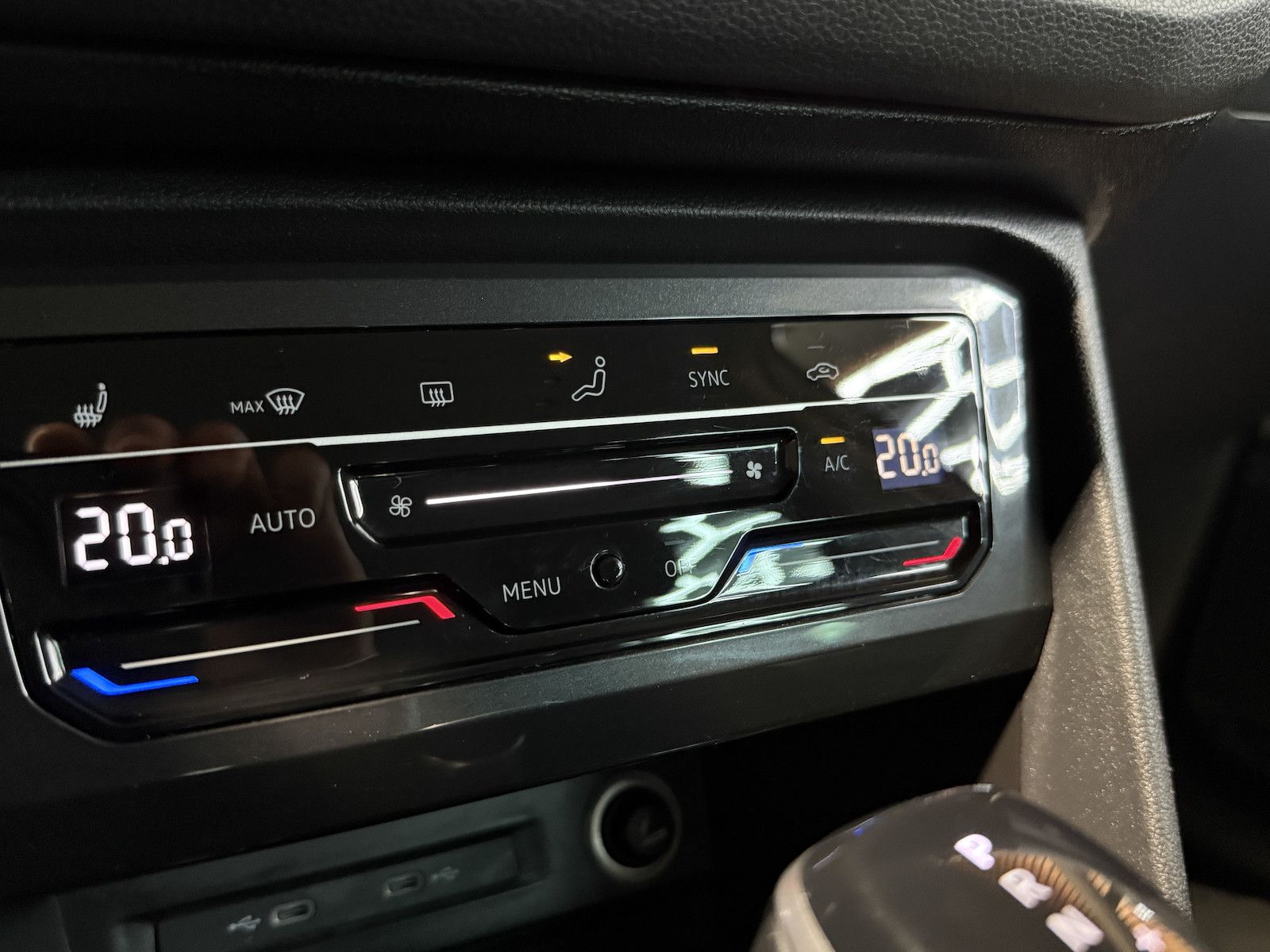 Fahrzeugabbildung Volkswagen Tiguan 2,0 TDI Active DSG *Navi*AHK*Kam*ACC*LED