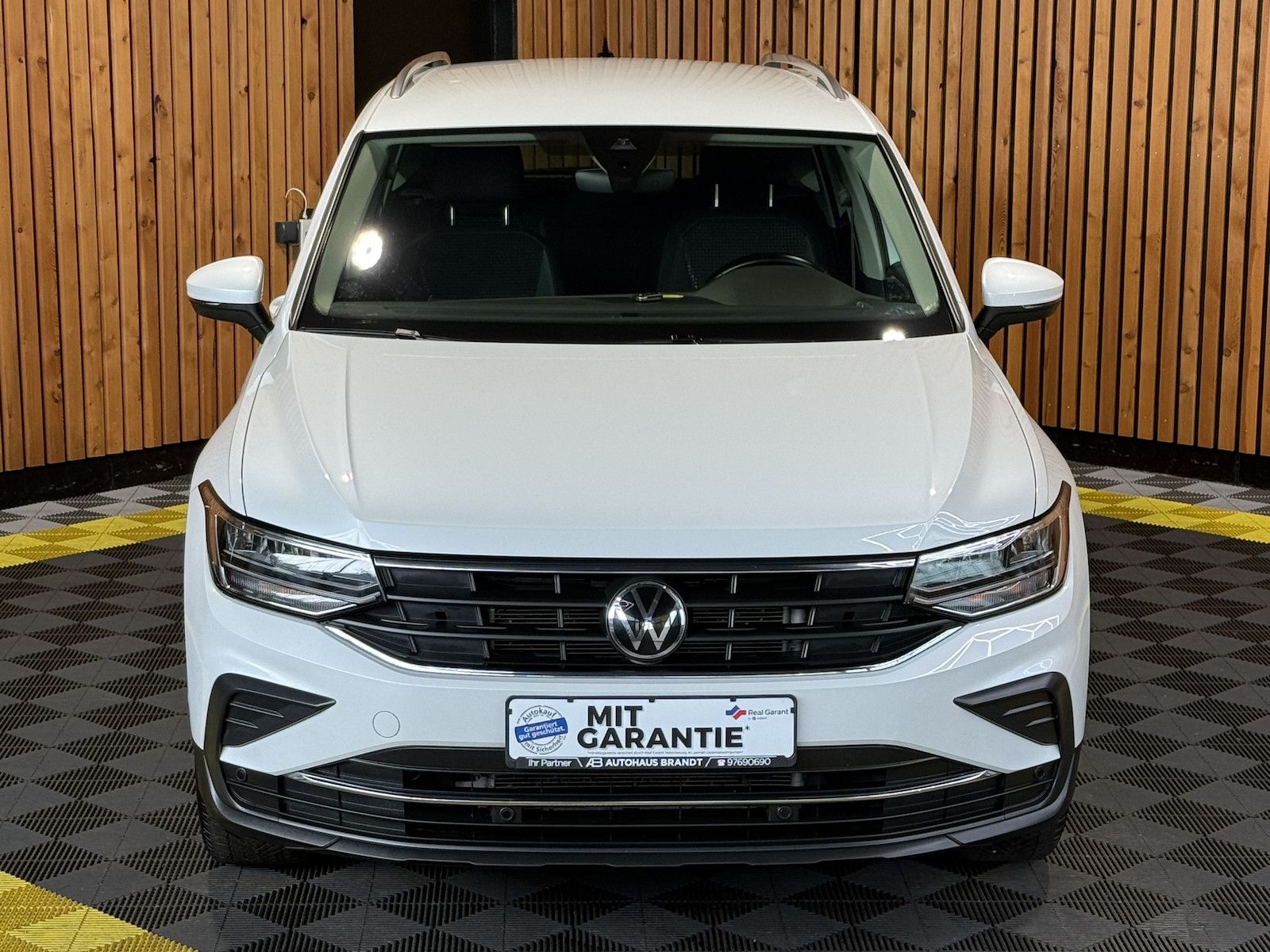 Fahrzeugabbildung Volkswagen Tiguan 2,0 TDI Active DSG *Navi*AHK*Kam*ACC*LED