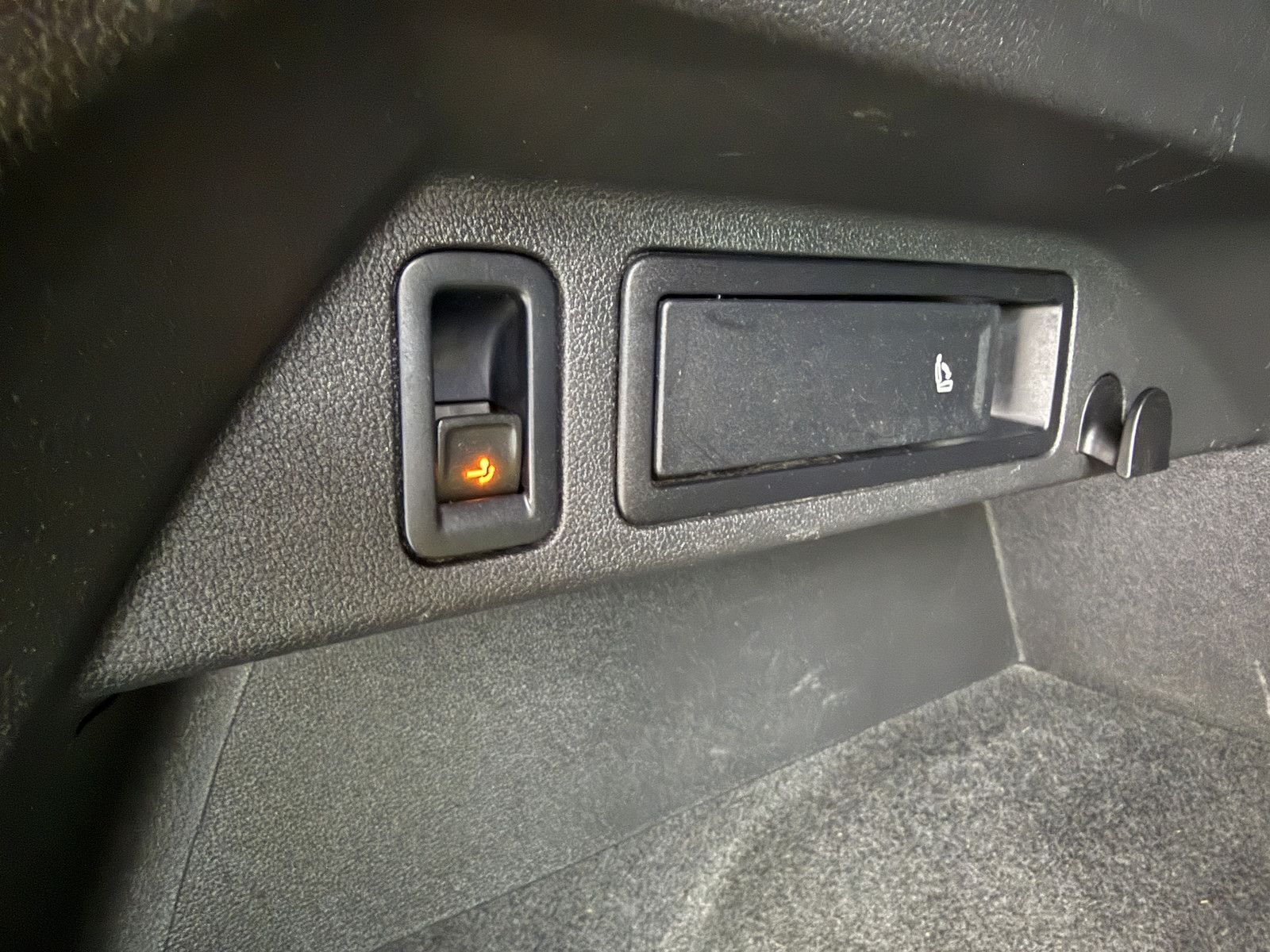 Fahrzeugabbildung Volkswagen Tiguan 2,0 TDI Active DSG *Navi*AHK*Kam*ACC*LED