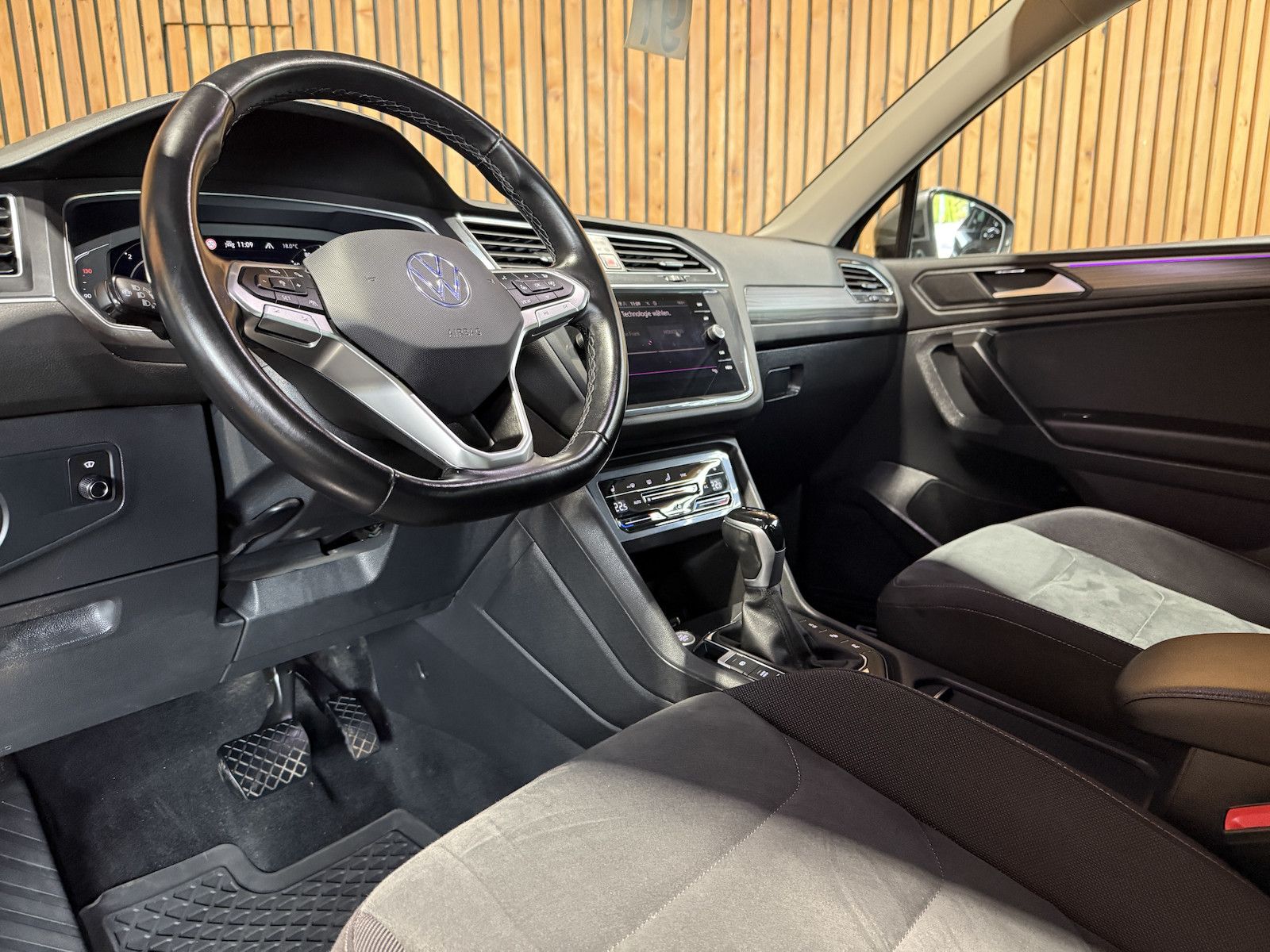 Fahrzeugabbildung Volkswagen Tiguan Allspace 2,0TDI Eleg. 4M DSG Navi*360*AHK
