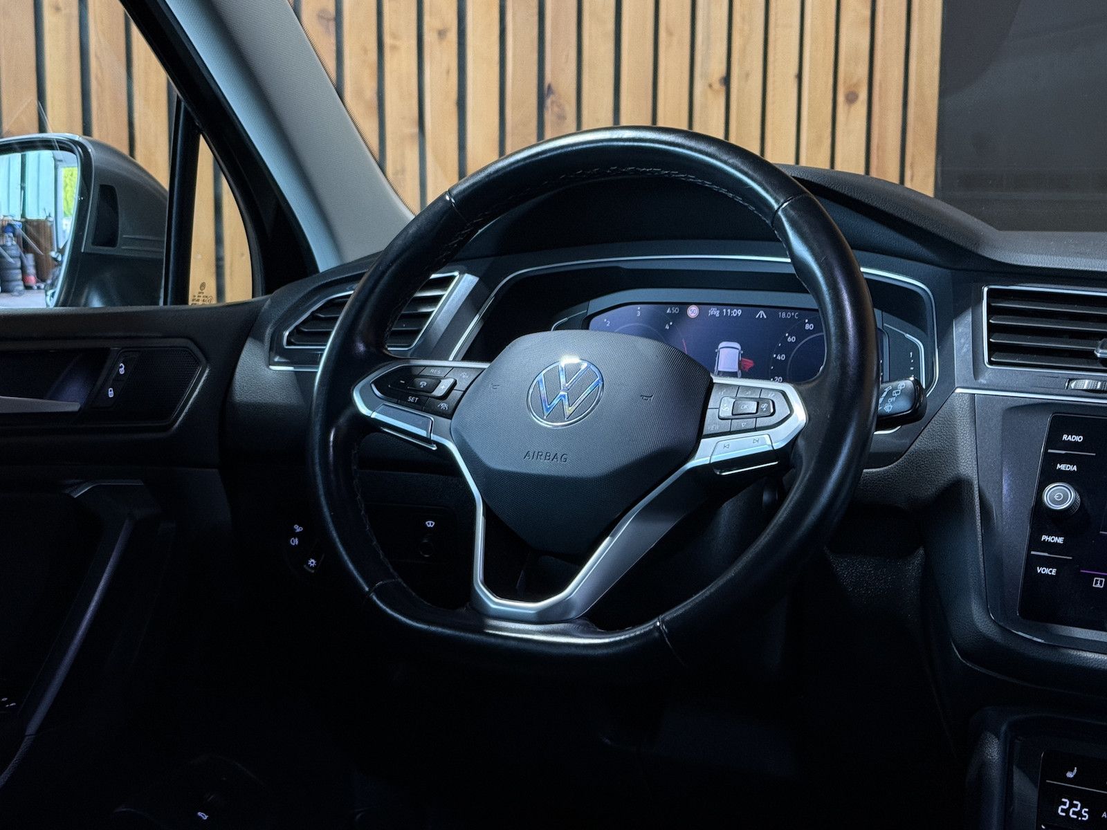 Fahrzeugabbildung Volkswagen Tiguan Allspace 2,0TDI Eleg. 4M DSG Navi*360*AHK