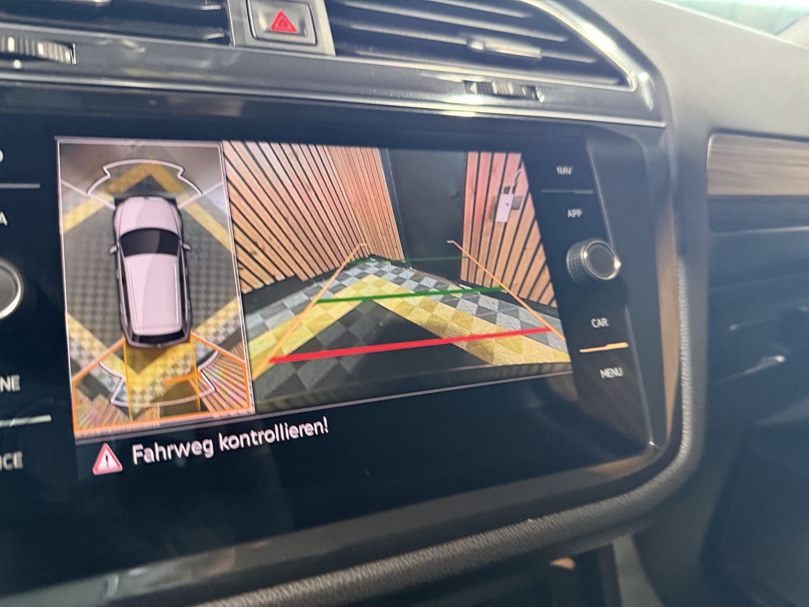 Fahrzeugabbildung Volkswagen Tiguan Allspace 2,0TDI Eleg. 4M DSG Navi*360*AHK