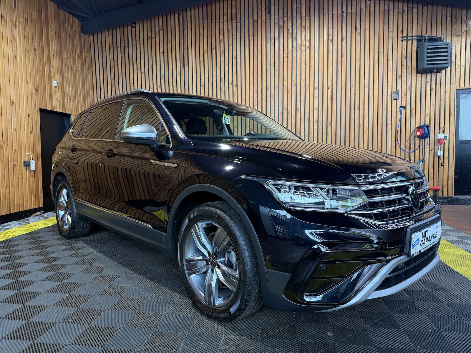 Fahrzeugabbildung Volkswagen Tiguan Allspace 2,0TDI Eleg. 4M DSG Navi*360*AHK
