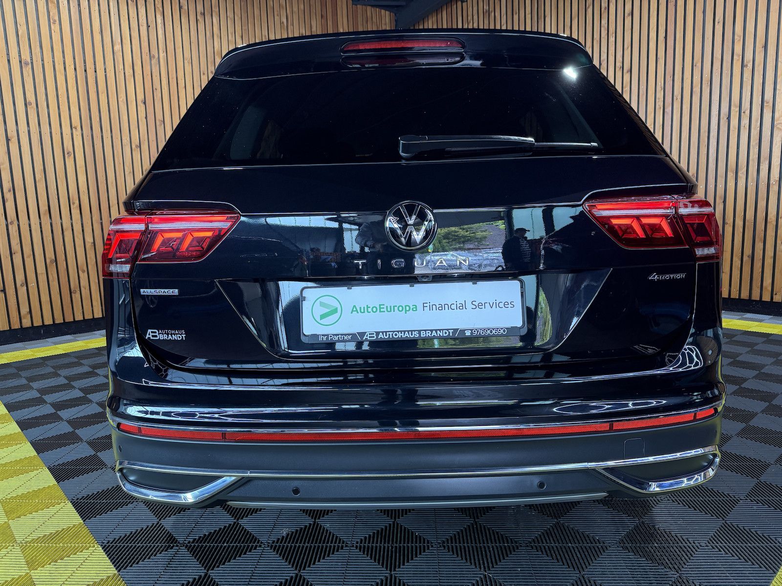 Fahrzeugabbildung Volkswagen Tiguan Allspace 2,0TDI Eleg. 4M DSG Navi*360*AHK
