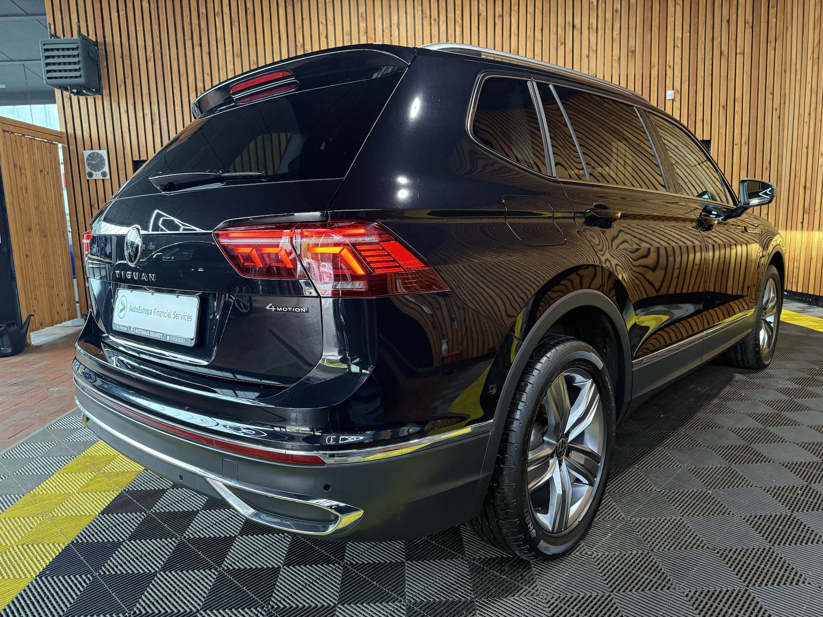 Fahrzeugabbildung Volkswagen Tiguan Allspace 2,0TDI Eleg. 4M DSG Navi*360*AHK