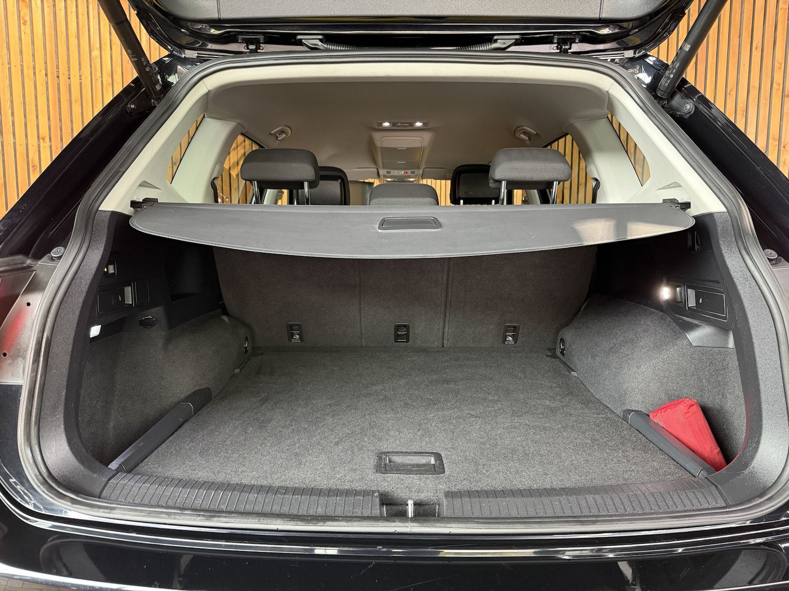 Fahrzeugabbildung Volkswagen Tiguan Allspace 2,0TDI Eleg. 4M DSG Navi*360*AHK