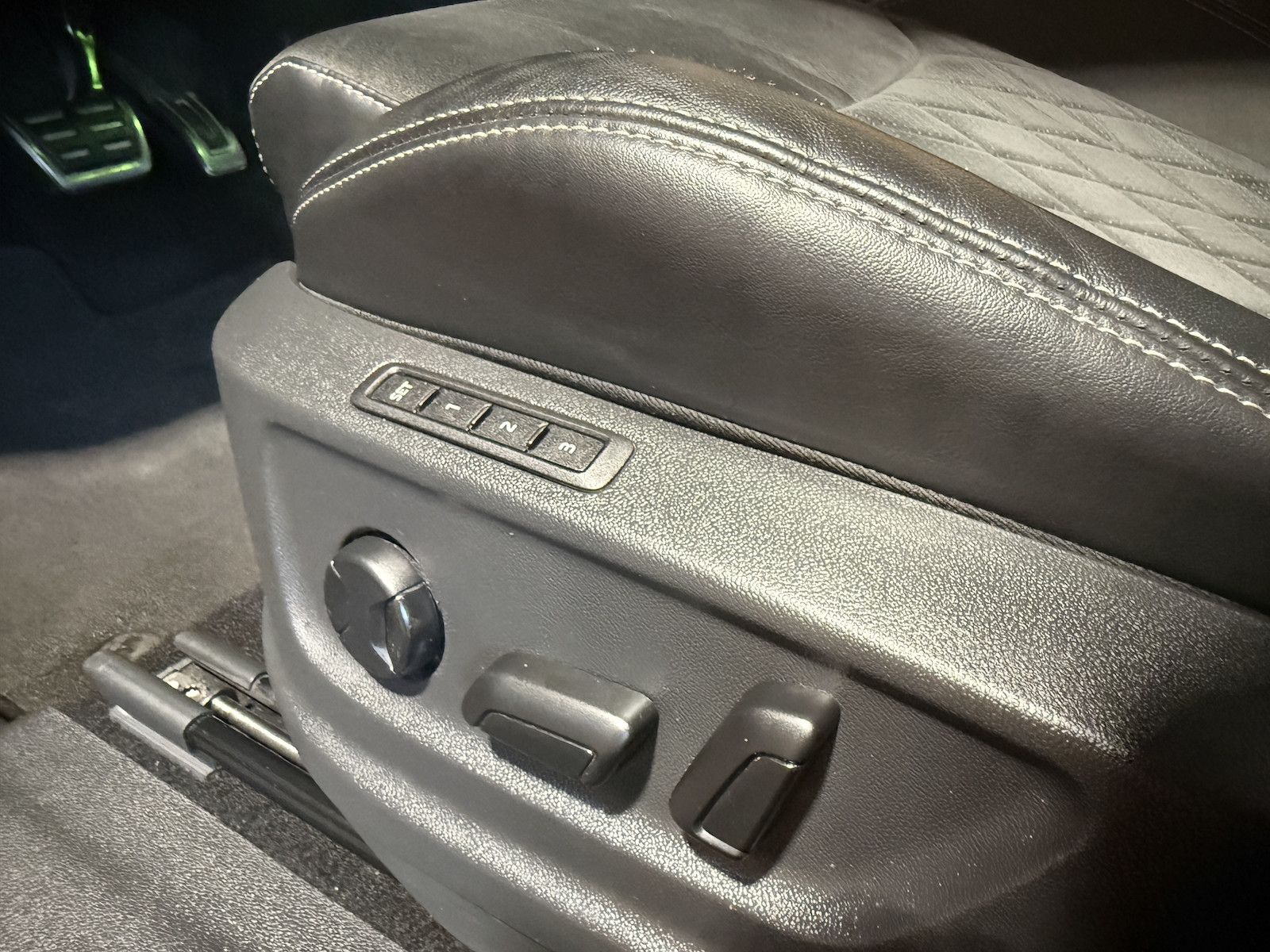 Fahrzeugabbildung SKODA Kodiaq 2,0 TDI Sportline DSG Navi*Matrix*Kam*AHK