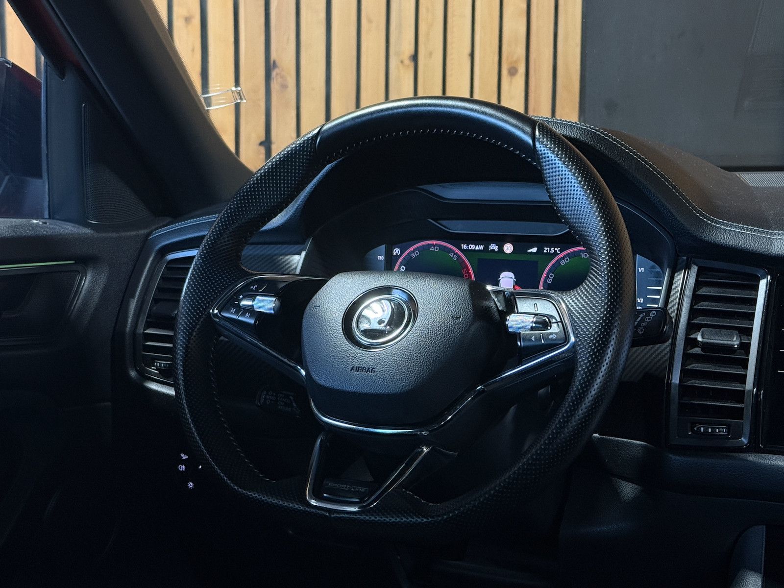 Fahrzeugabbildung SKODA Kodiaq 2,0 TDI Sportline DSG Navi*Matrix*Kam*AHK
