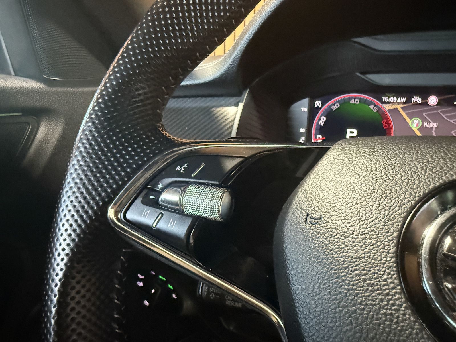Fahrzeugabbildung SKODA Kodiaq 2,0 TDI Sportline DSG Navi*Matrix*Kam*AHK