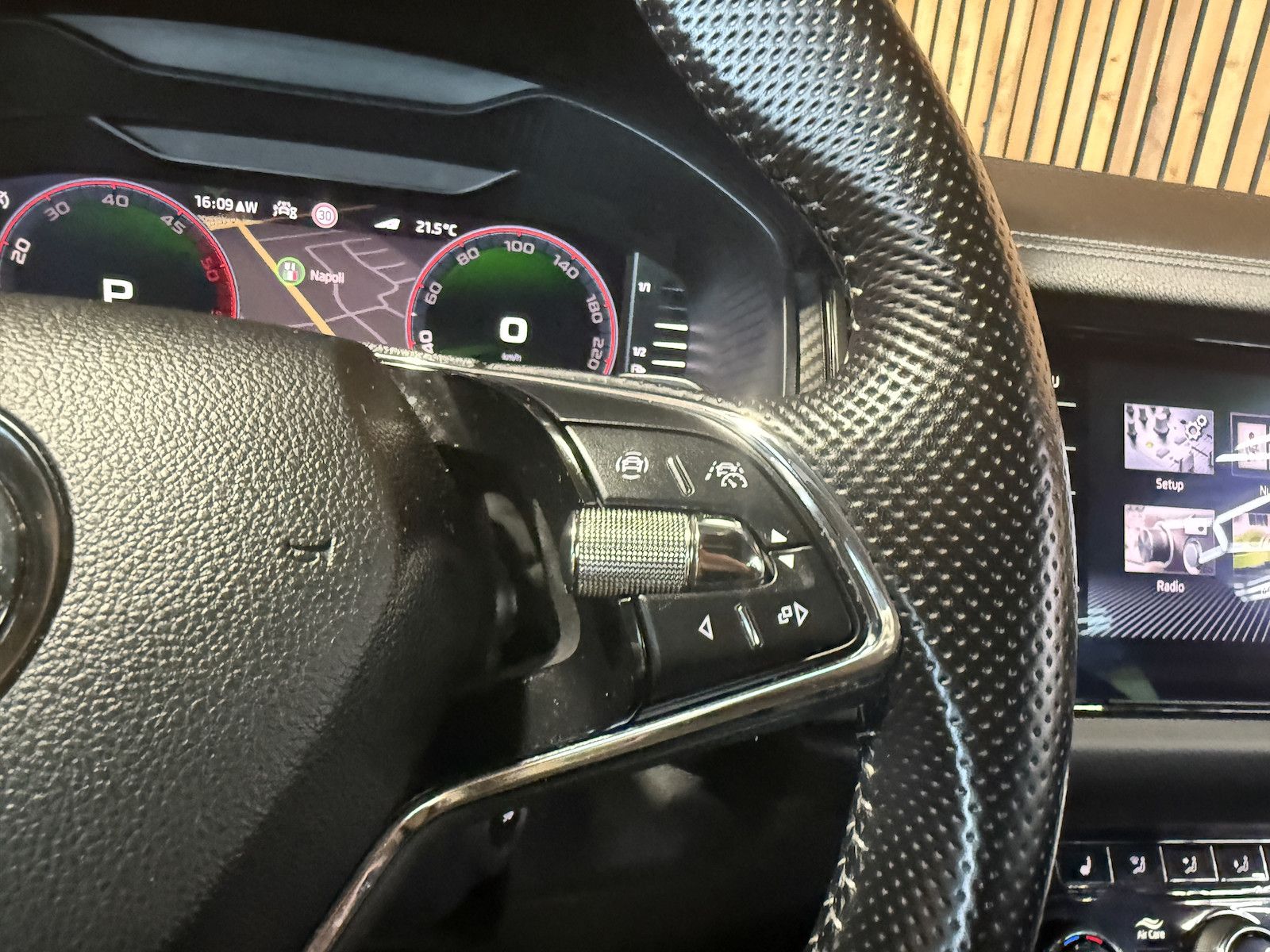 Fahrzeugabbildung SKODA Kodiaq 2,0 TDI Sportline DSG Navi*Matrix*Kam*AHK