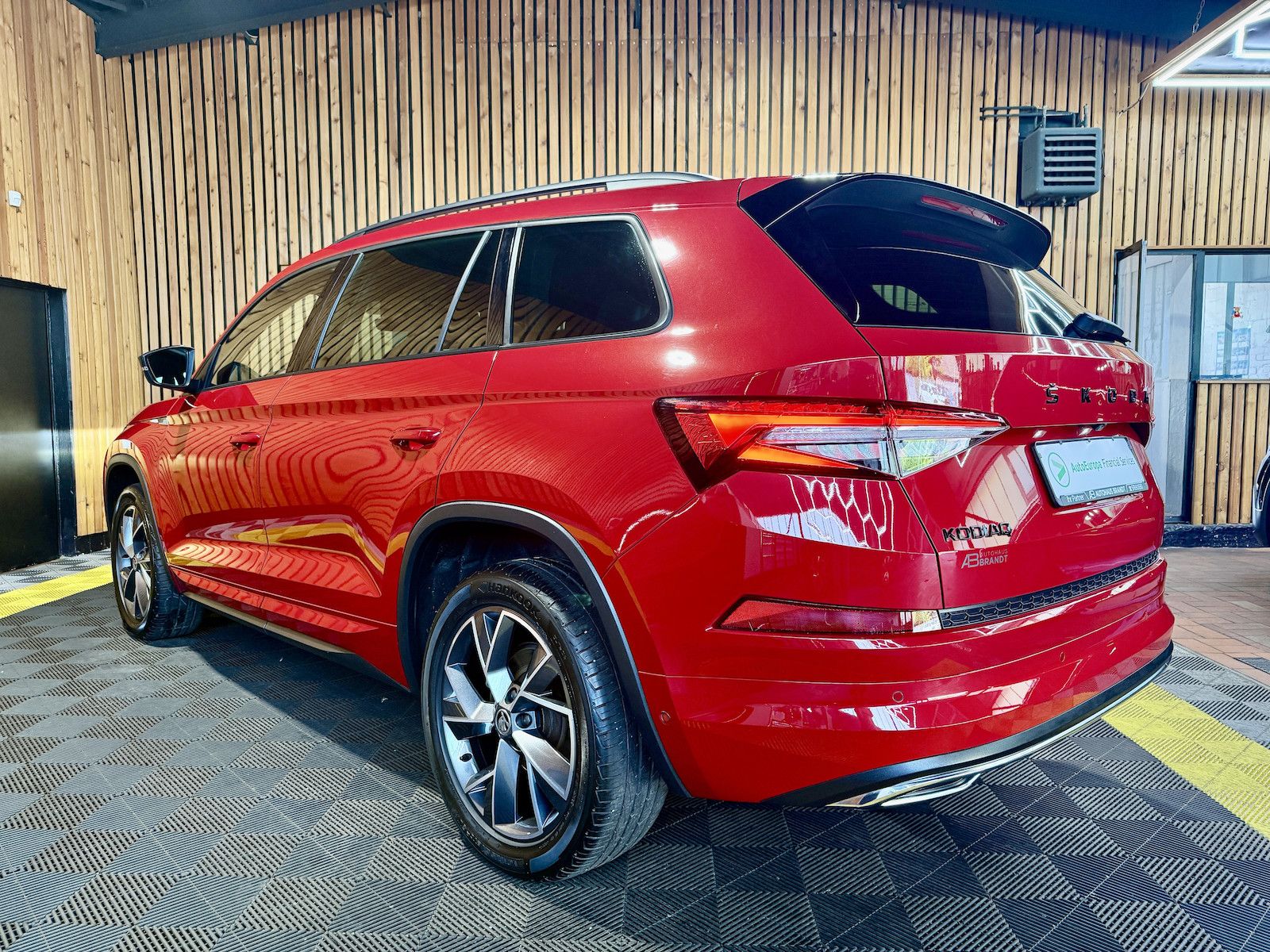 Fahrzeugabbildung SKODA Kodiaq 2,0 TDI Sportline DSG Navi*Matrix*Kam*AHK