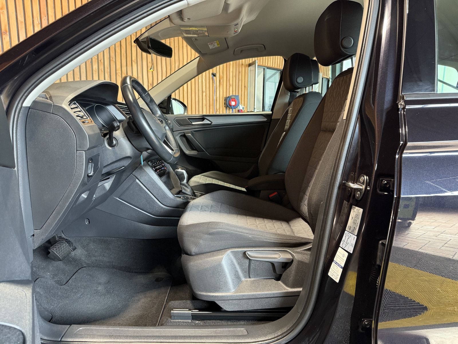 Fahrzeugabbildung Volkswagen Tiguan 2,0 TSI 4Motion Life DSG Navi*Kam*LED*AHK