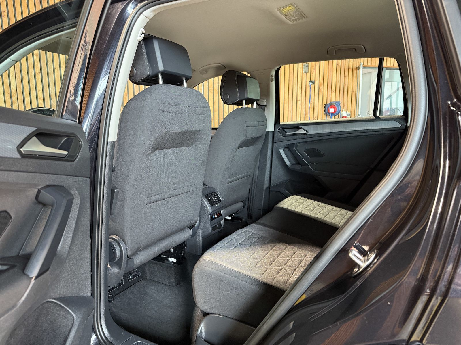 Fahrzeugabbildung Volkswagen Tiguan 2,0 TSI 4Motion Life DSG Navi*Kam*LED*AHK