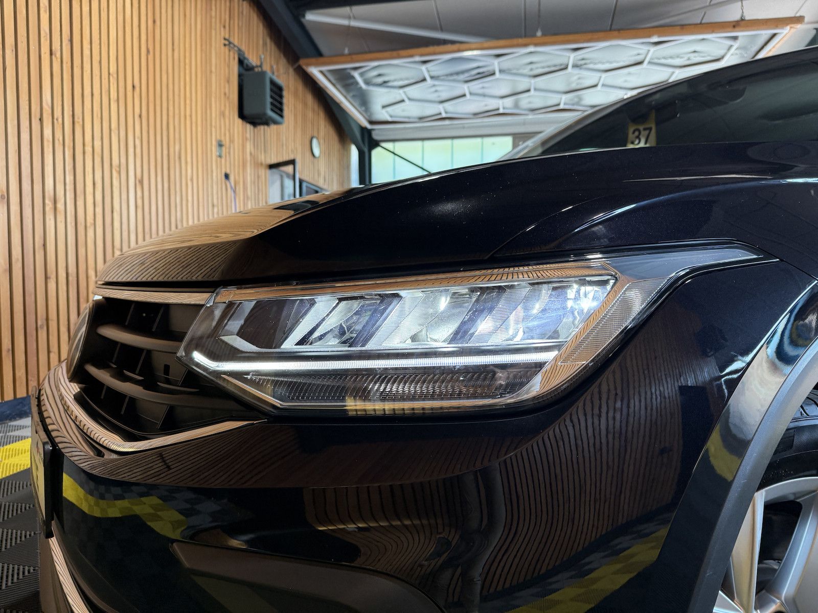 Fahrzeugabbildung Volkswagen Tiguan 2,0 TSI 4Motion Life DSG Navi*Kam*LED*AHK