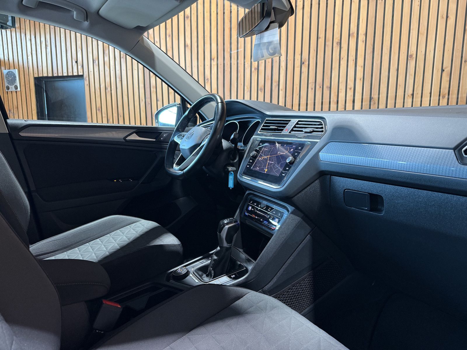 Fahrzeugabbildung Volkswagen Tiguan 2,0 TSI 4Motion Life DSG Navi*Kam*LED*AHK