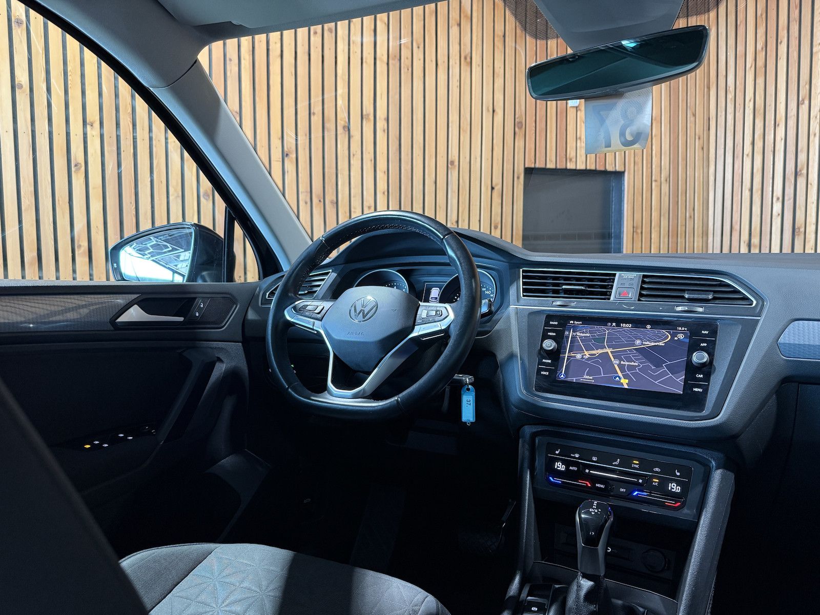 Fahrzeugabbildung Volkswagen Tiguan 2,0 TSI 4Motion Life DSG Navi*Kam*LED*AHK