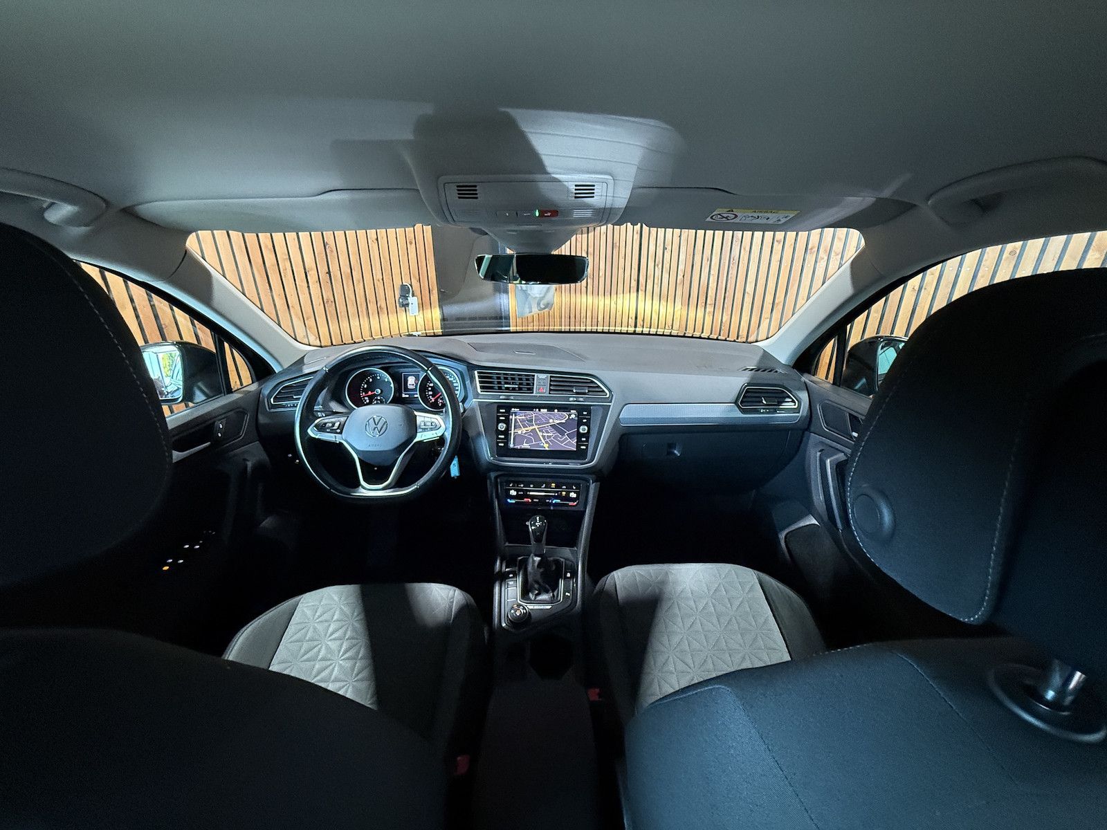 Fahrzeugabbildung Volkswagen Tiguan 2,0 TSI 4Motion Life DSG Navi*Kam*LED*AHK
