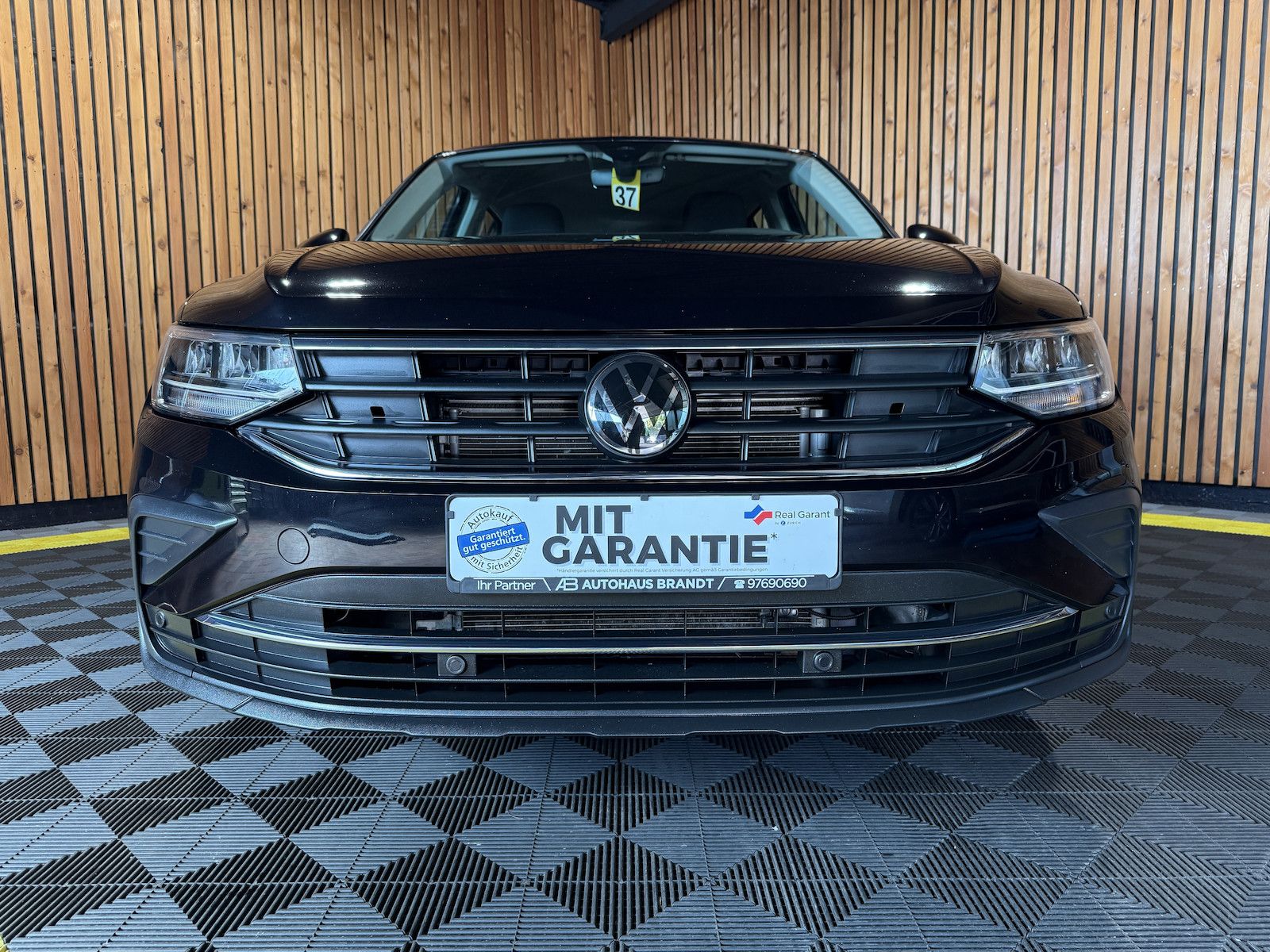 Fahrzeugabbildung Volkswagen Tiguan 2,0 TSI 4Motion Life DSG Navi*Kam*LED*AHK