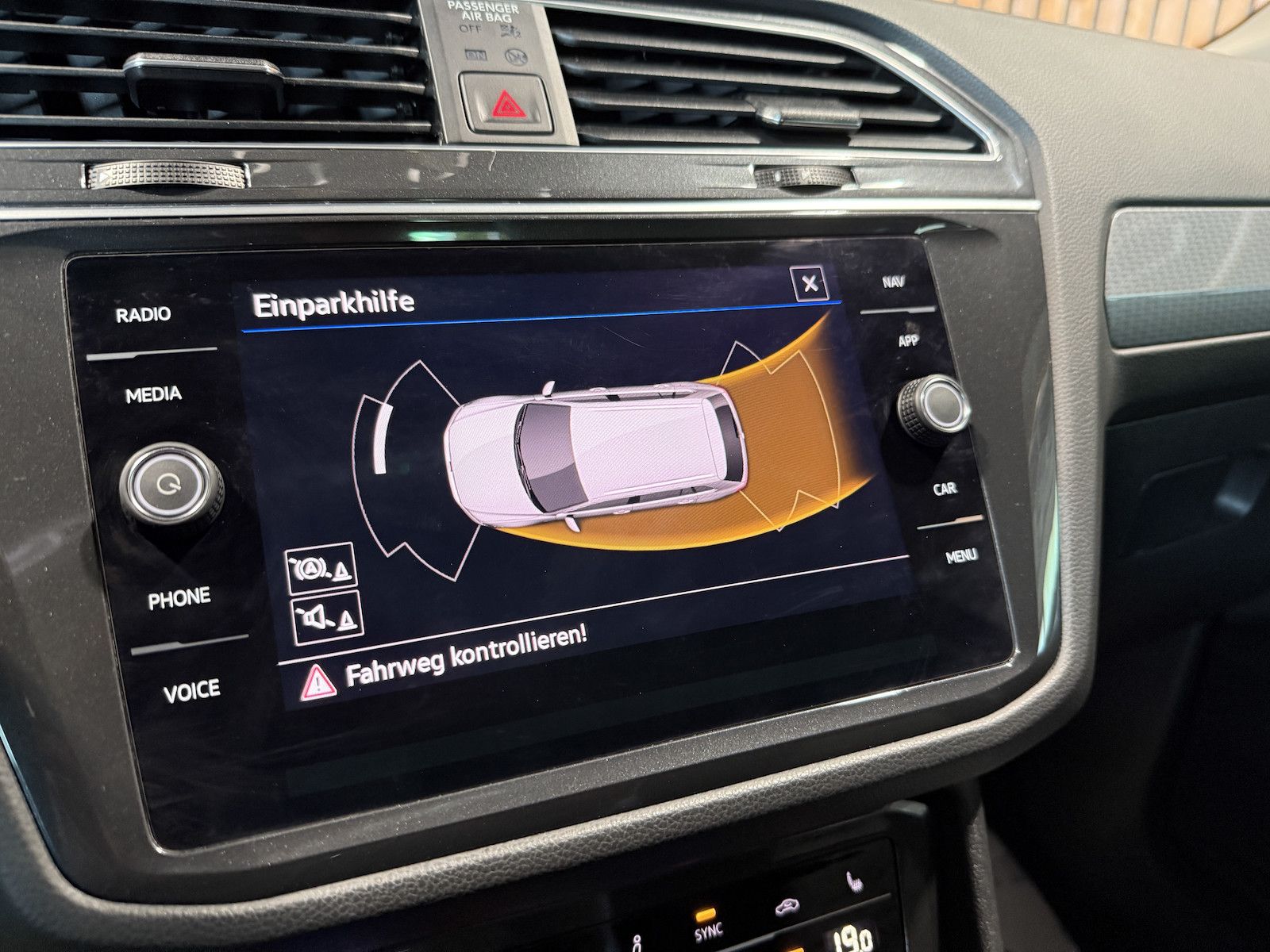 Fahrzeugabbildung Volkswagen Tiguan 2,0 TSI 4Motion Life DSG Navi*Kam*LED*AHK