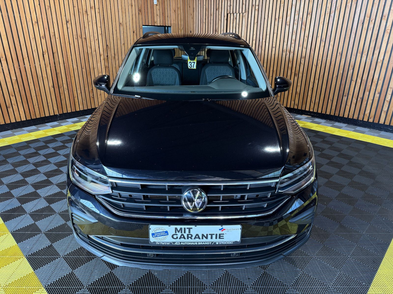 Fahrzeugabbildung Volkswagen Tiguan 2,0 TSI 4Motion Life DSG Navi*Kam*LED*AHK