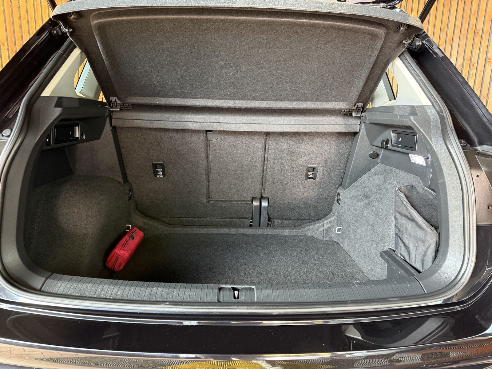 Fahrzeugabbildung Volkswagen Tiguan 2,0 TSI 4Motion Life DSG Navi*Kam*LED*AHK