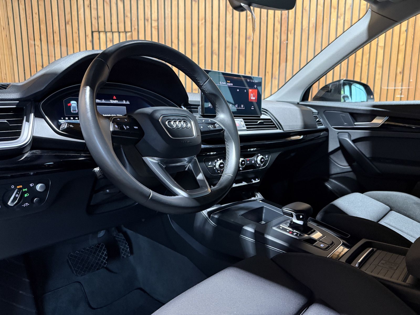 Fahrzeugabbildung Audi Q5 40 TDI quattro *Navi*AHK*Virtual*Matrix*Keyl.