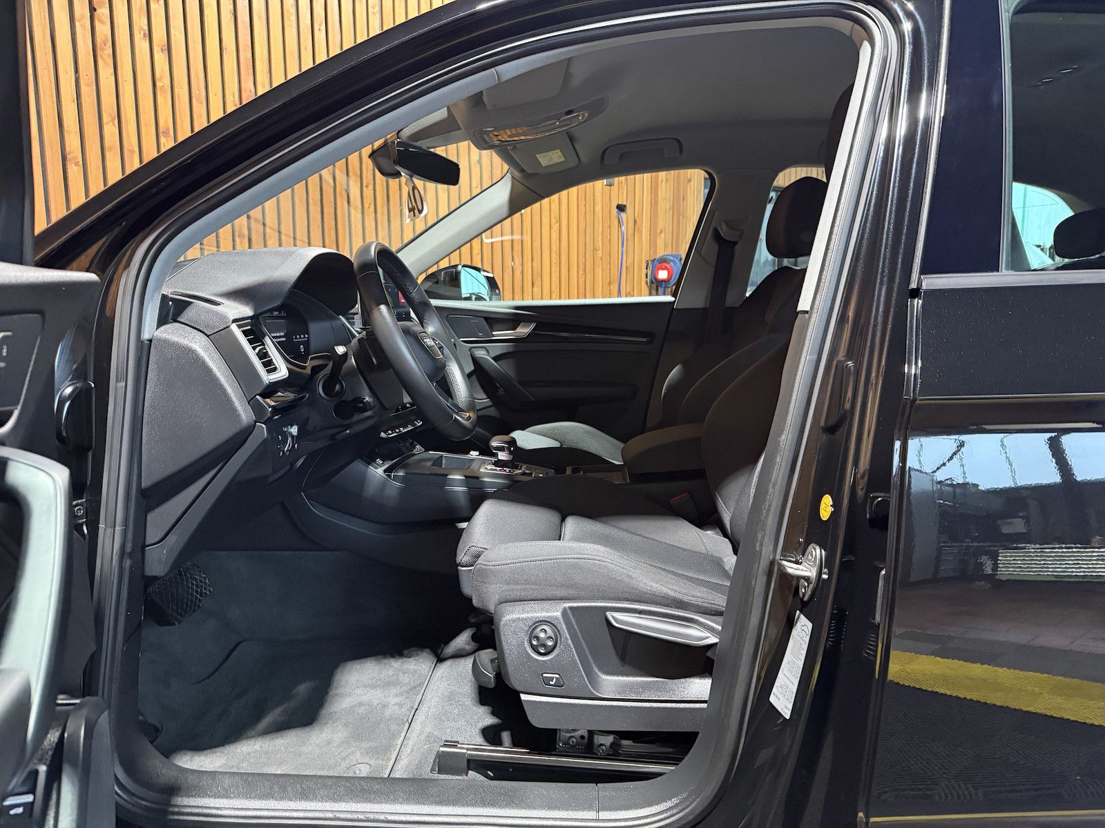 Fahrzeugabbildung Audi Q5 40 TDI quattro *Navi*AHK*Virtual*Matrix*Keyl.