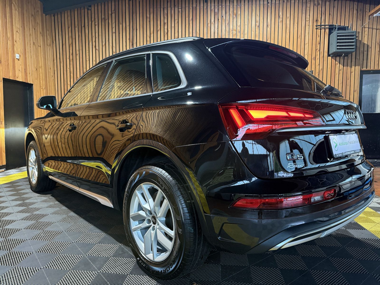 Fahrzeugabbildung Audi Q5 40 TDI quattro *Navi*AHK*Virtual*Matrix*Keyl.