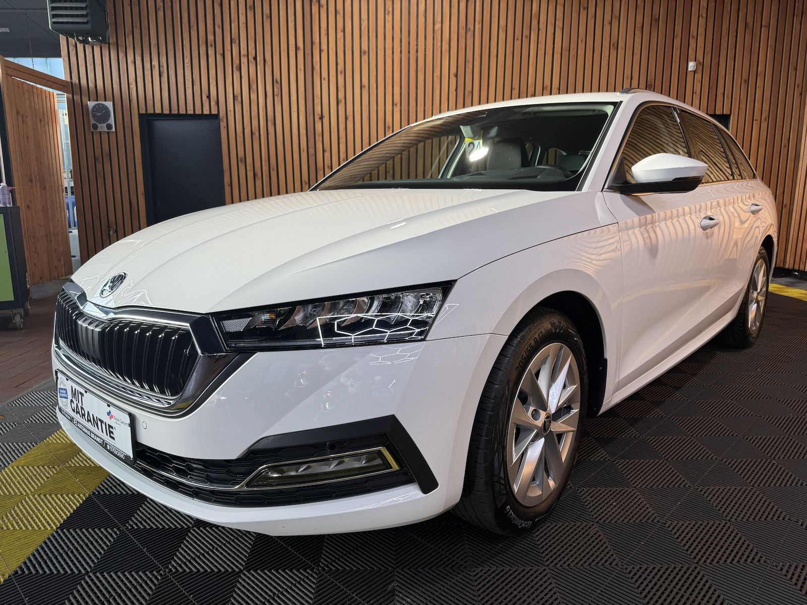 SKODA Octavia Combi 2,0TDI Style DSG Navi*LED*Head*Kam