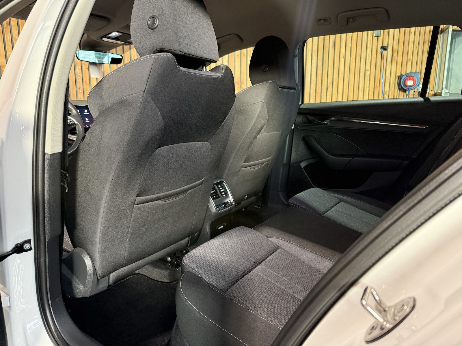 Fahrzeugabbildung SKODA Octavia Combi 2,0TDI Style DSG Navi*LED*Head*Kam