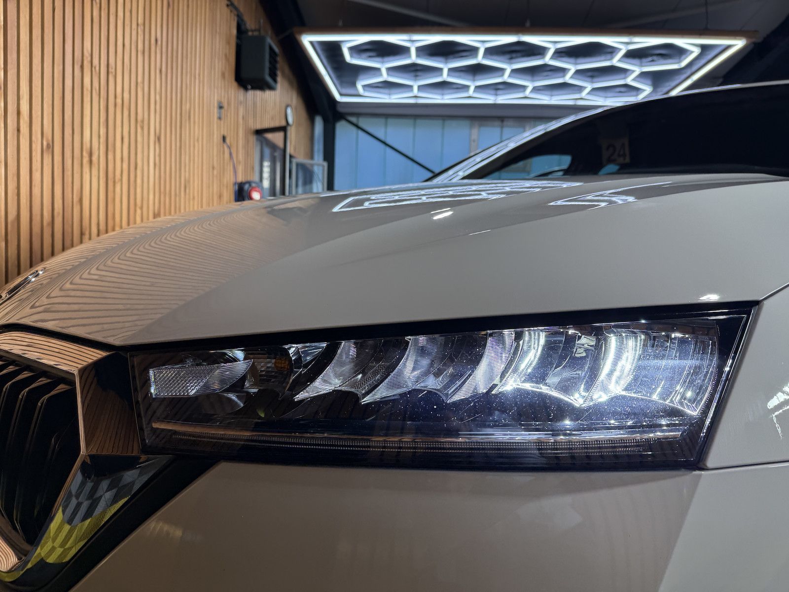 Fahrzeugabbildung SKODA Octavia Combi 2,0TDI Style DSG Navi*LED*Head*Kam