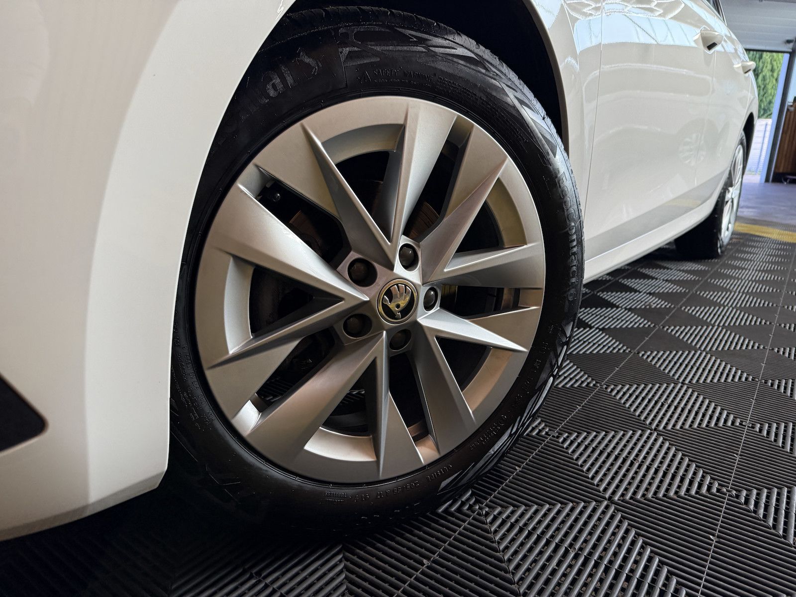 Fahrzeugabbildung SKODA Octavia Combi 2,0TDI Style DSG Navi*LED*Head*Kam