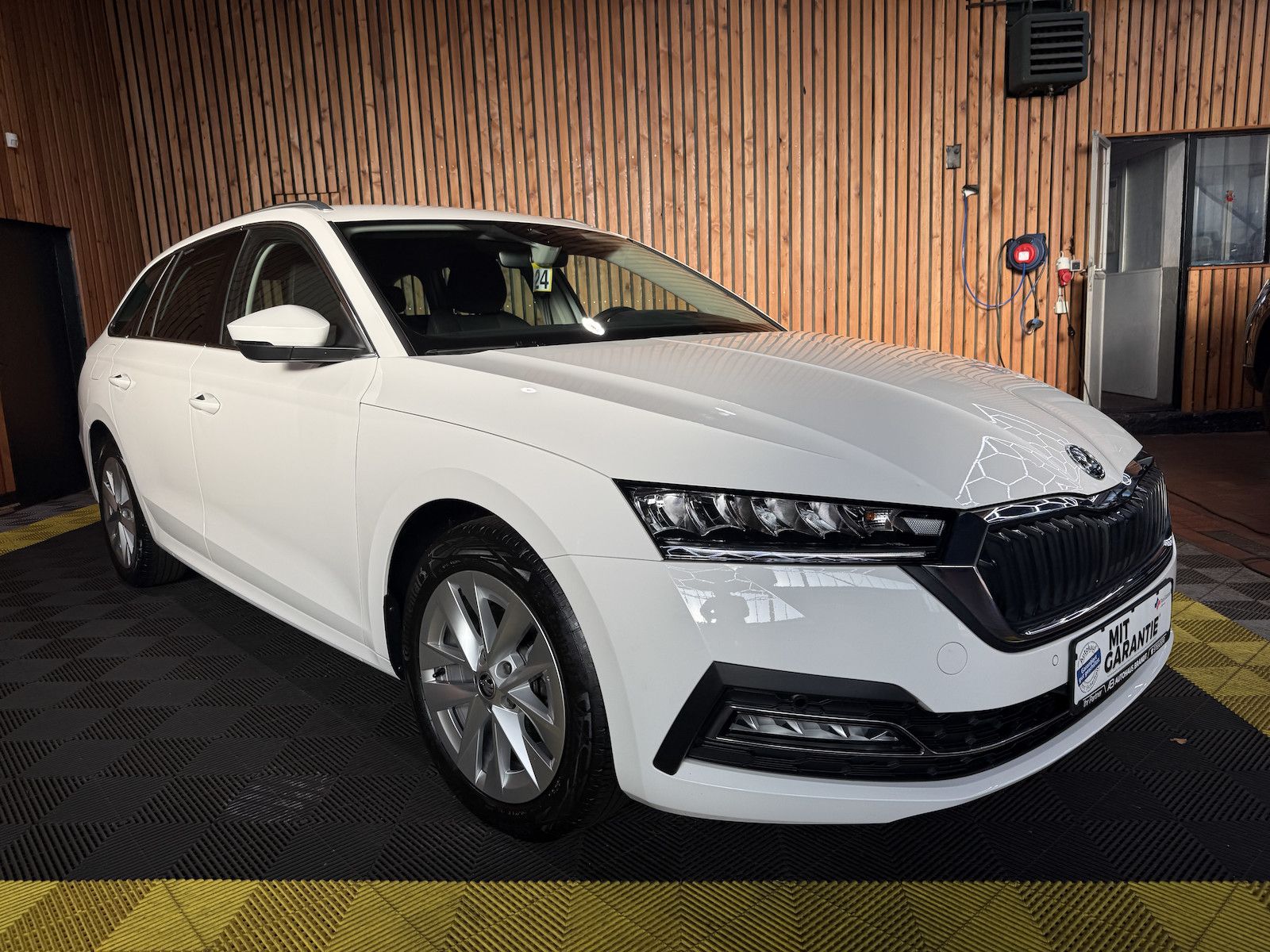 Fahrzeugabbildung SKODA Octavia Combi 2,0TDI Style DSG Navi*LED*Head*Kam