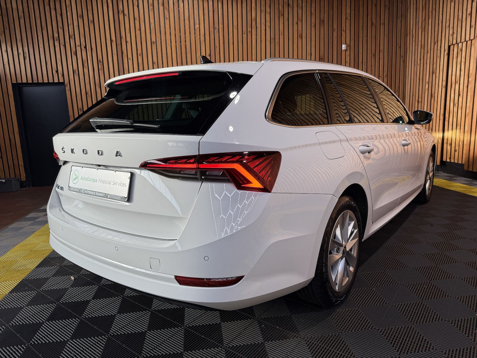 Fahrzeugabbildung SKODA Octavia Combi 2,0TDI Style DSG Navi*LED*Head*Kam