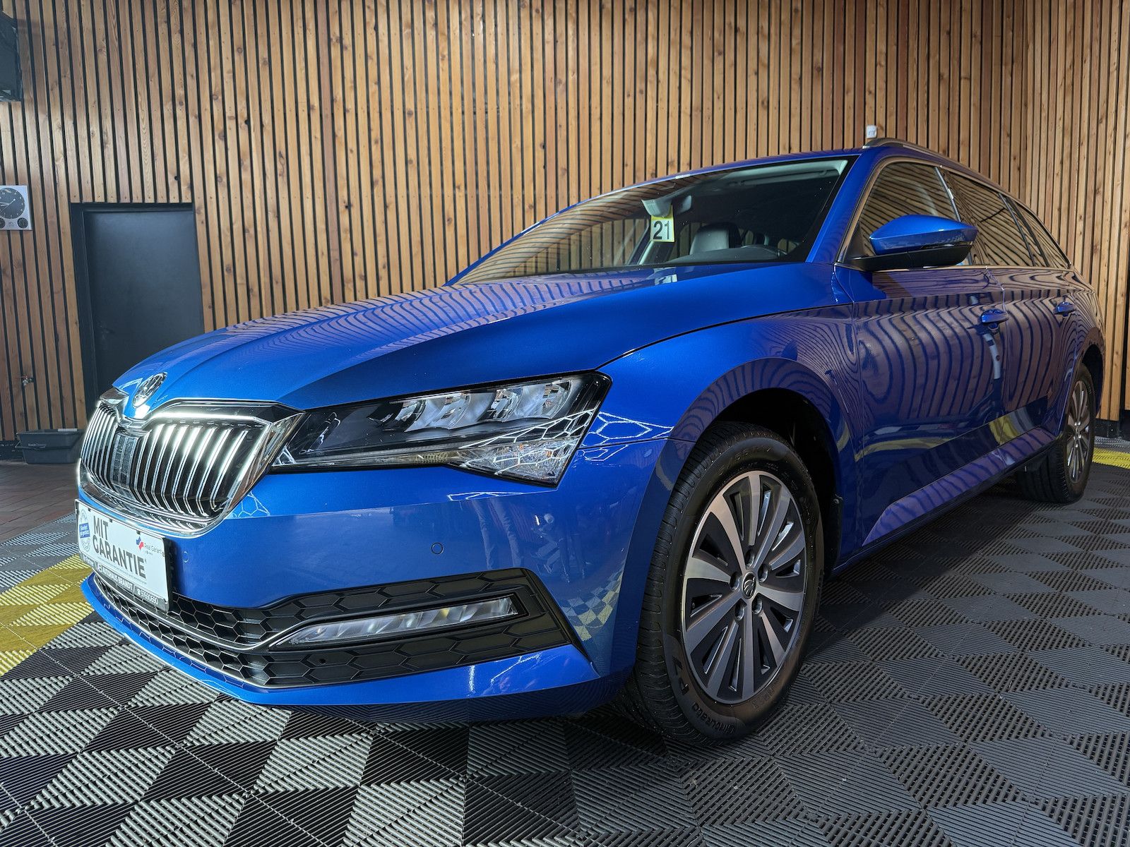 SKODA Superb Combi 2,0TDI DSG Navi*ACC*Virtual*AHK*Kam