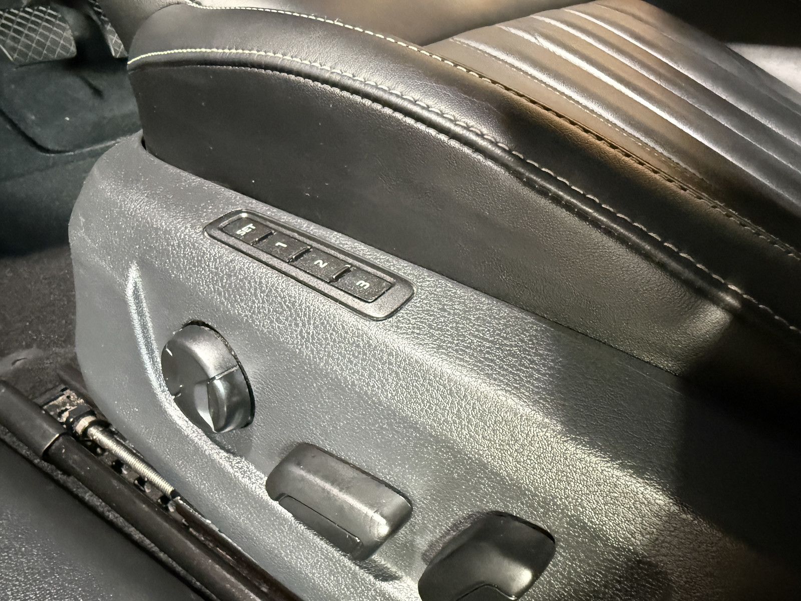 Fahrzeugabbildung SKODA Superb Combi 2,0TDI DSG Navi*ACC*Virtual*AHK*Kam