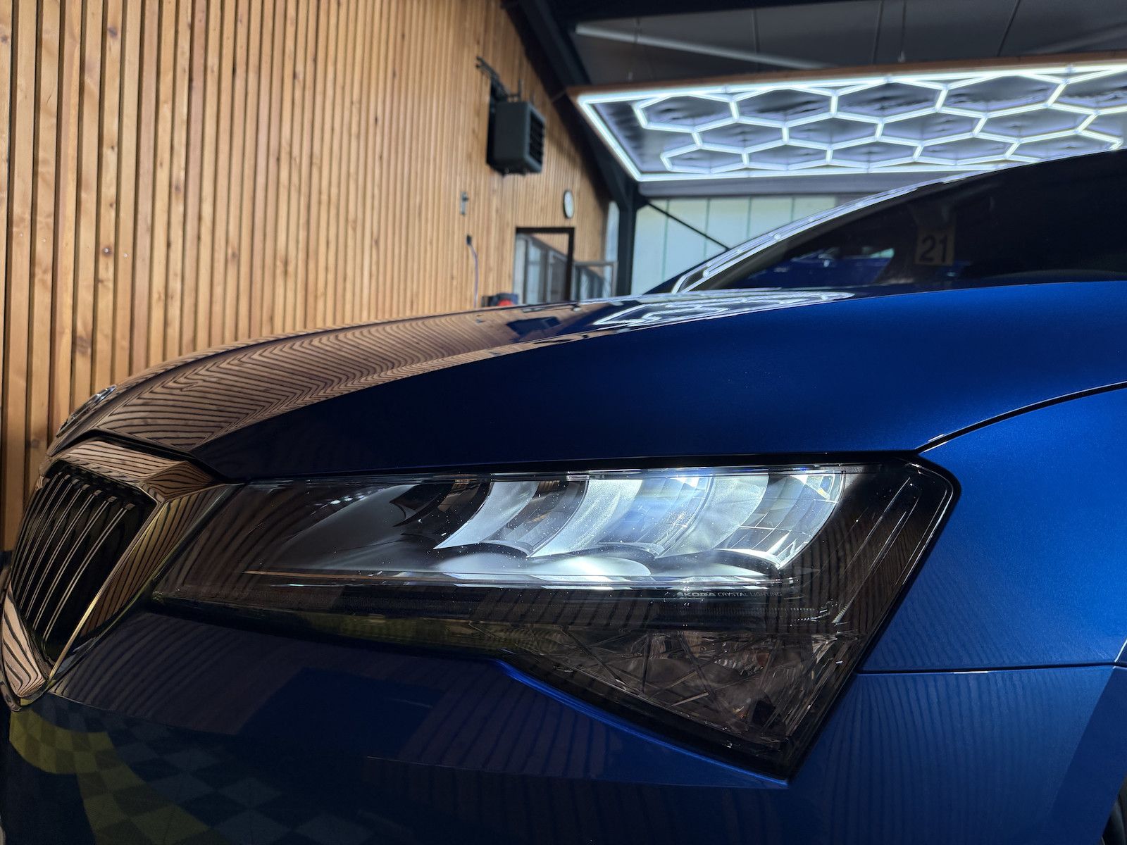 Fahrzeugabbildung SKODA Superb Combi 2,0TDI DSG Navi*ACC*Virtual*AHK*Kam