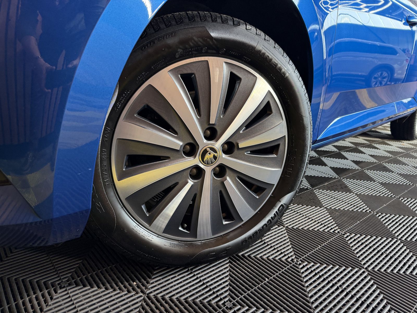 Fahrzeugabbildung SKODA Superb Combi 2,0TDI DSG Navi*ACC*Virtual*AHK*Kam