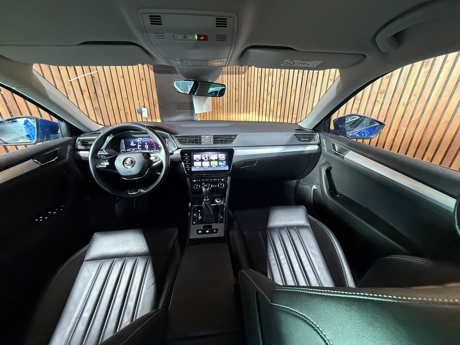 Fahrzeugabbildung SKODA Superb Combi 2,0TDI DSG Navi*ACC*Virtual*AHK*Kam