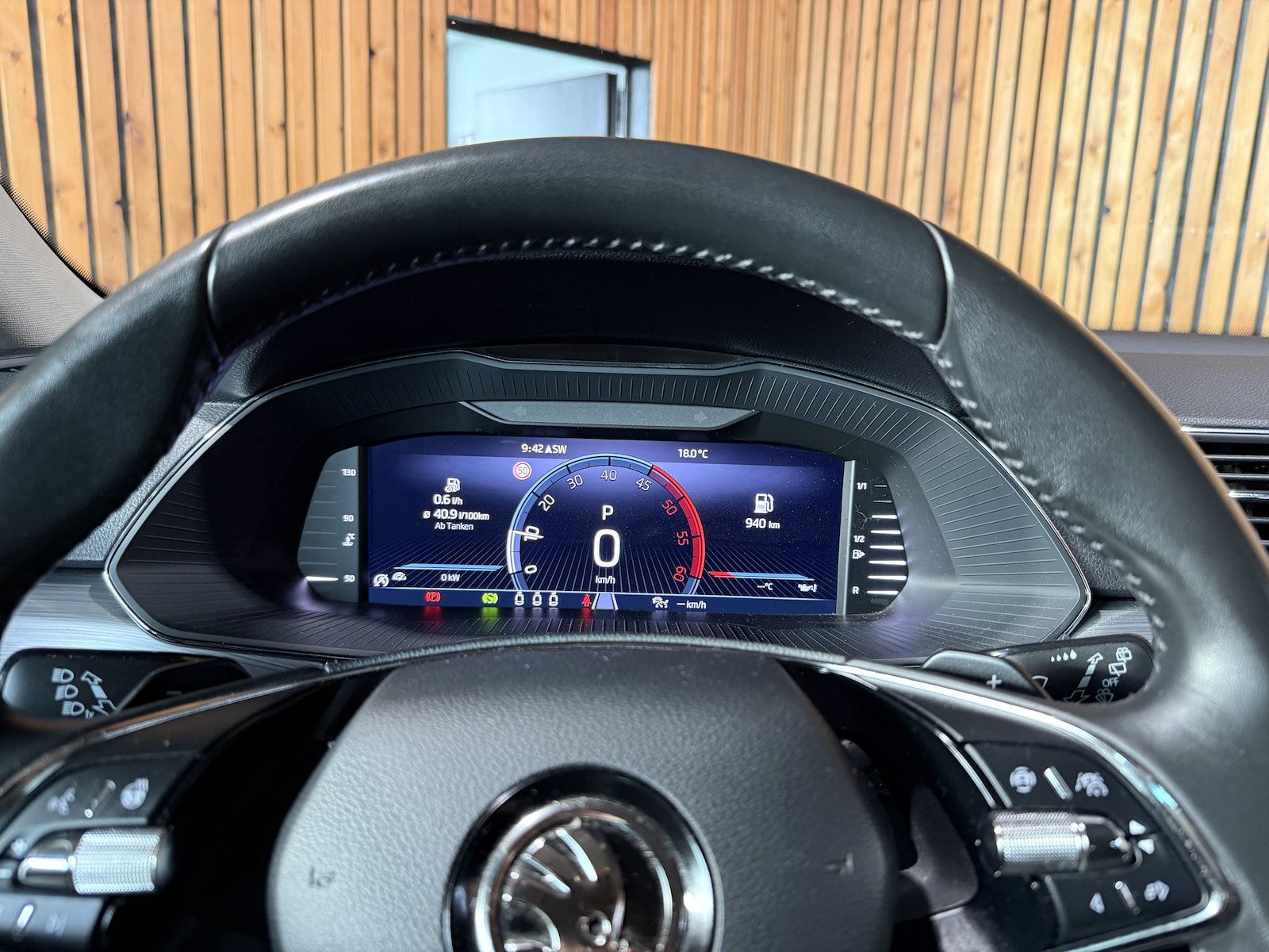 Fahrzeugabbildung SKODA Superb Combi 2,0TDI DSG Navi*ACC*Virtual*AHK*Kam