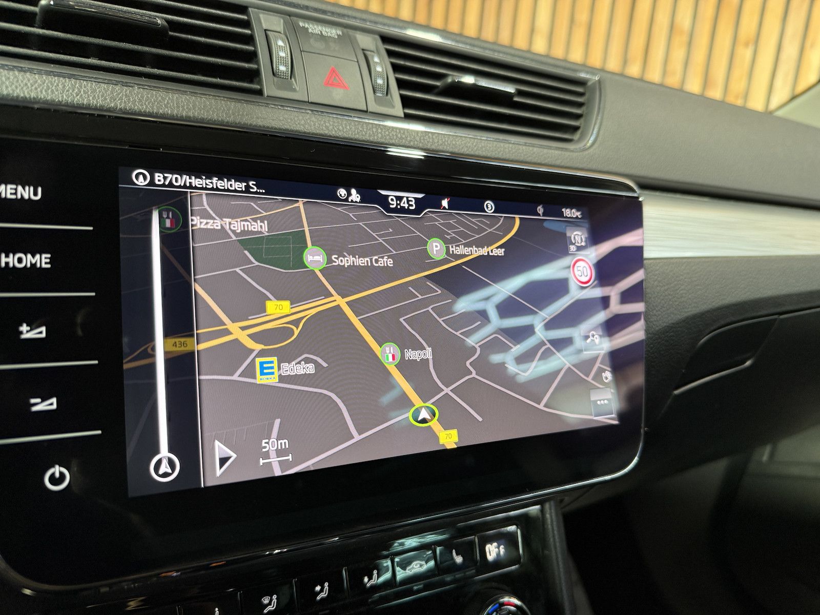 Fahrzeugabbildung SKODA Superb Combi 2,0TDI DSG Navi*ACC*Virtual*AHK*Kam